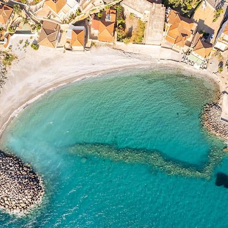 Seaside Family Haven - Avia'S Spacious Getaway Kültér fotó